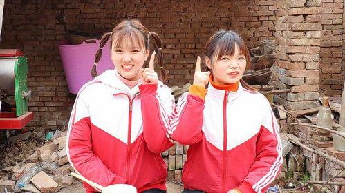 欢欢和小晴吃瓜,夏日甜蜜吃瓜记